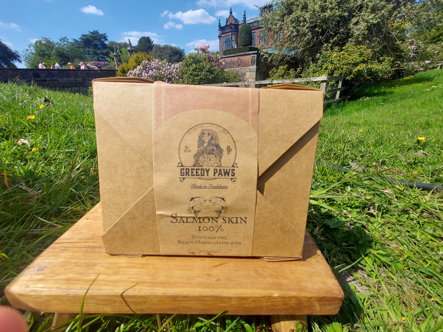 100% Salmon skin, dehydrated 100% natural, Omega 3 oil 50g box